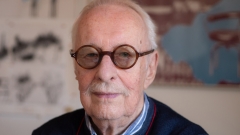 Porträtfoto eines älteren Herren mit Brille