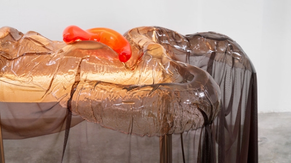 Ausstellungsansicht Pakui Hardware, The Host, 2021 – 2025,
                                          Photo: Brian Kure, Courtesy carlier | gebauer, Berlin/Madrid