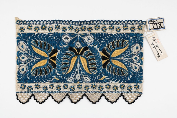 Teppich
                                          mit Muster in blau