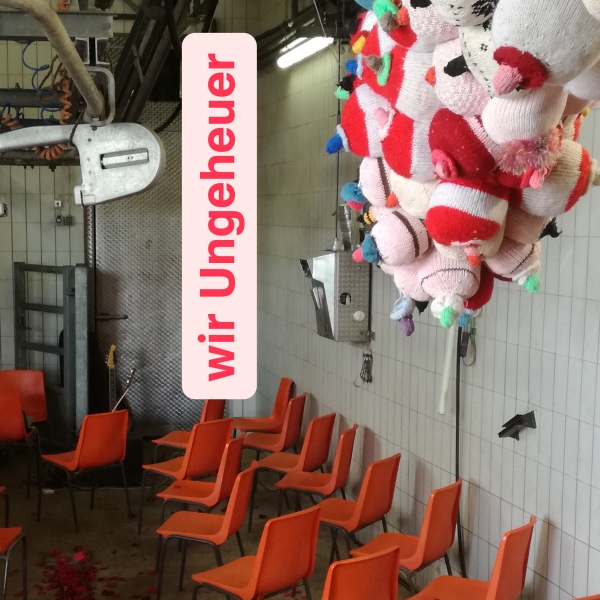 Raum mit Stühle und Luftballons