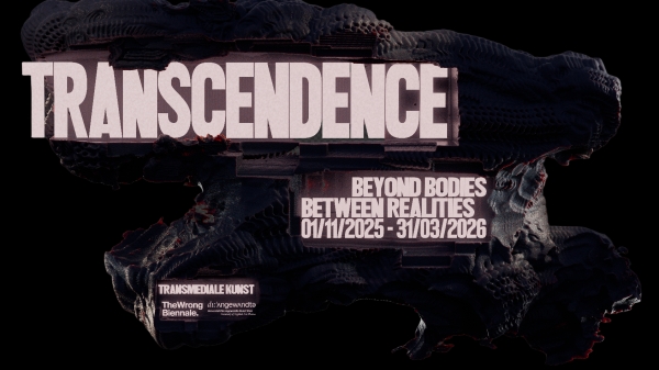 Ausstellungsposter, Schriftzug Transcendence auf schwarzem abstraktem Objekt