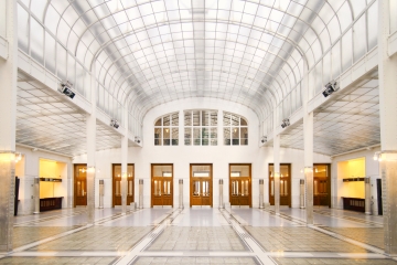 Fotocredit: Postsparkasse, große Kassenhalle 3, SIGNA Stefan Seelig