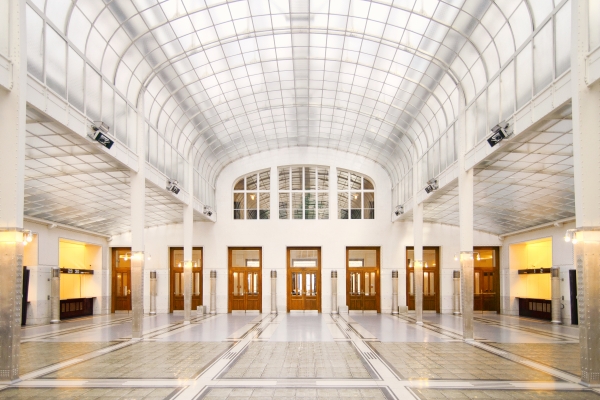 Fotocredit: Postsparkasse, große
                                          Kassenhalle 3, SIGNA Stefan Seelig
