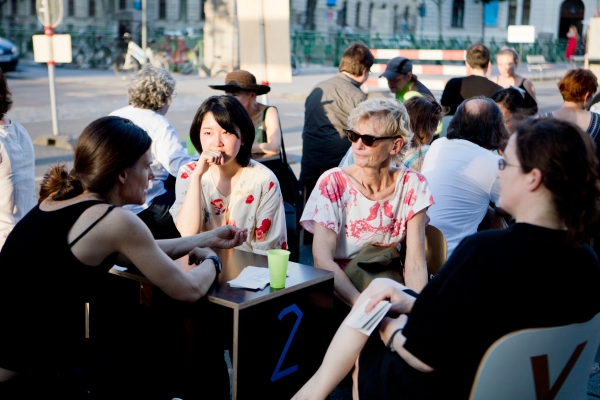 Menschen unterhalten sich