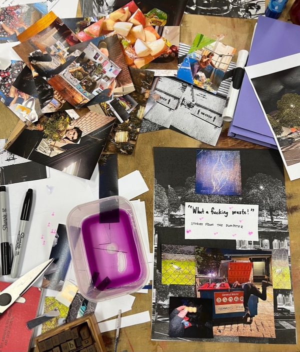 Eine
                                          Collage von Fotos und Gegenständen auf einem Tisch